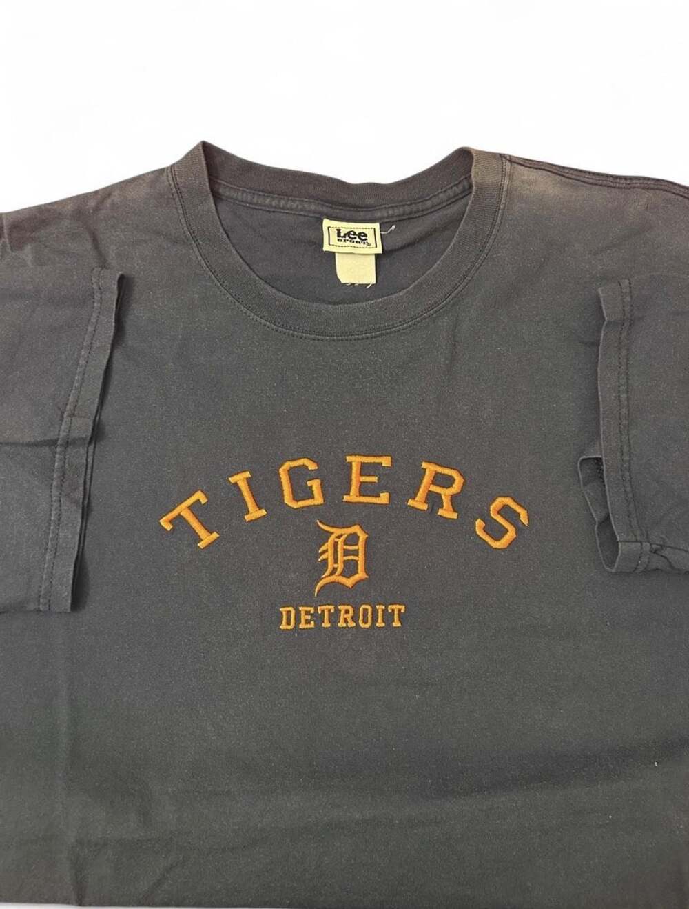 Vintage Lee Sport Detroit Tigers MLB Embroidered Graphic T-Shirt